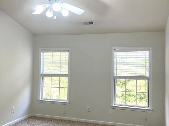Building Photo - 4668 Creekside Villas Way