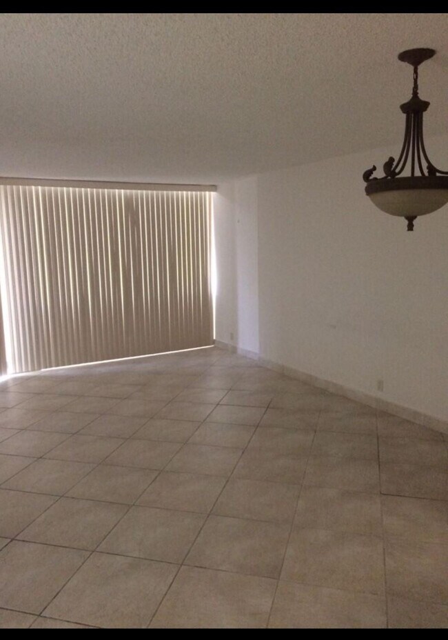 Building Photo - 1865 Brickell Ave