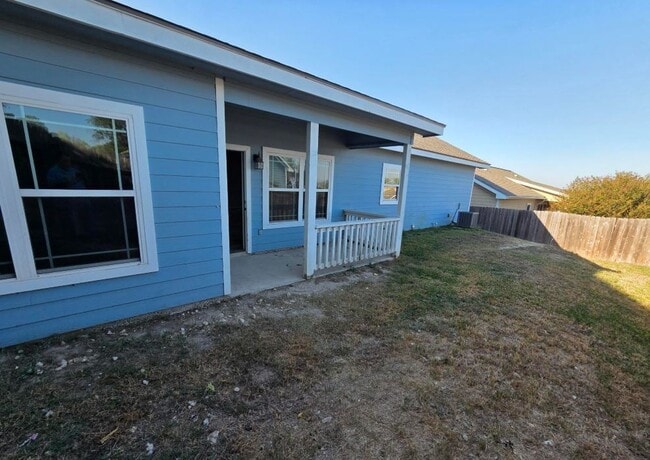 Building Photo - 205 Ivy Ln