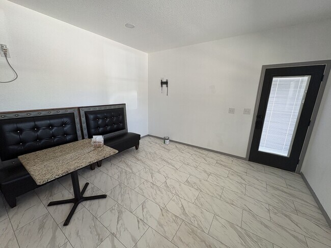 Building Photo - 285 Hermit Ln