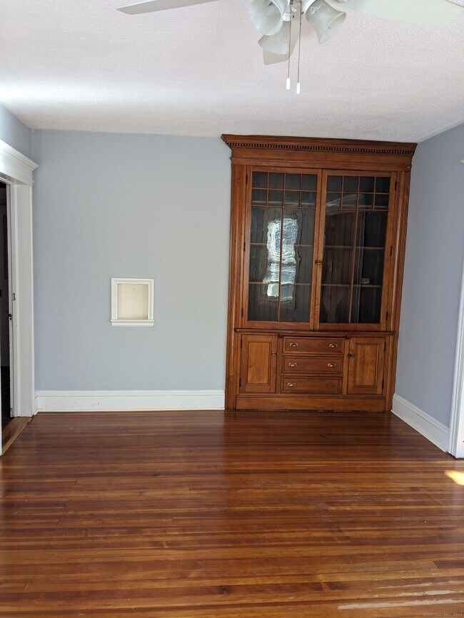 Building Photo - 2870 Fairfield Ave