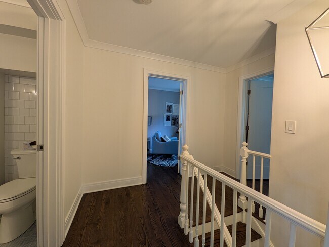 Building Photo - 2741 Lincolnwood Dr