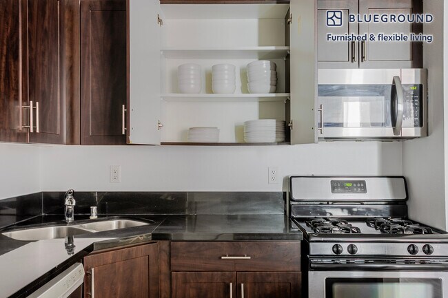 Building Photo - 345 Cloverdale Ave