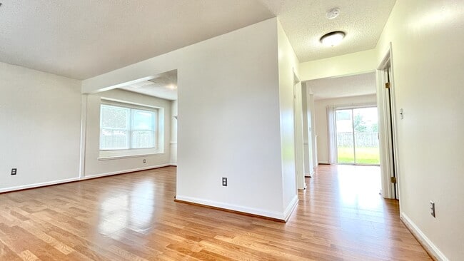 Building Photo - 1311 Copper Stone Cir