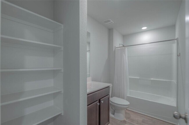 Building Photo - 204 Rockbridge Dr