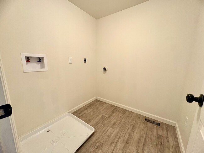 Building Photo - 518 E Cumberland St