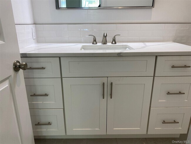 Building Photo - 840 Montauk Hwy