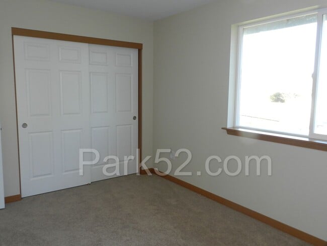 Building Photo - 3 bedroom 1.5 bathroom duplex in Fife!