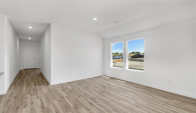 Building Photo - 200 NW Bellflower St