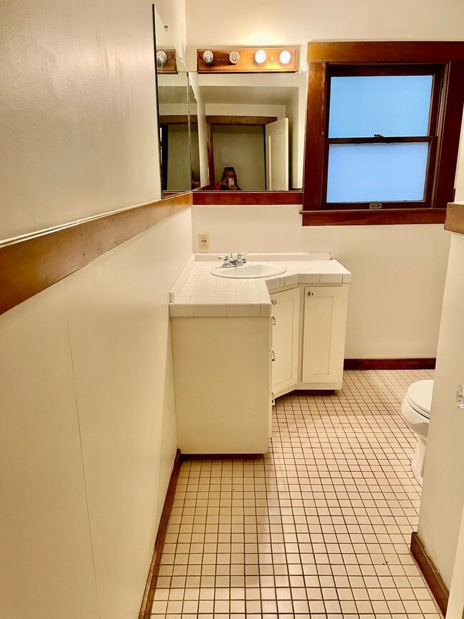 Building Photo - 2423 D St