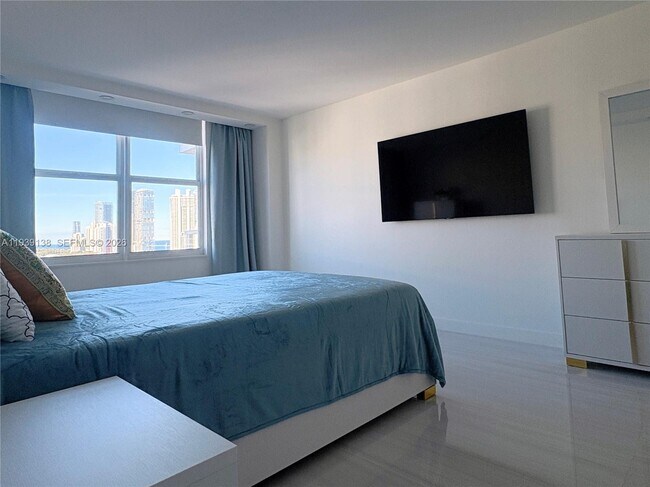 Building Photo - 230 174th St