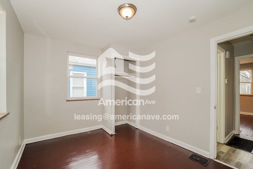 Building Photo - 2144 Ontario St