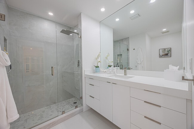 Building Photo - 23246 L'Ermitage Cir