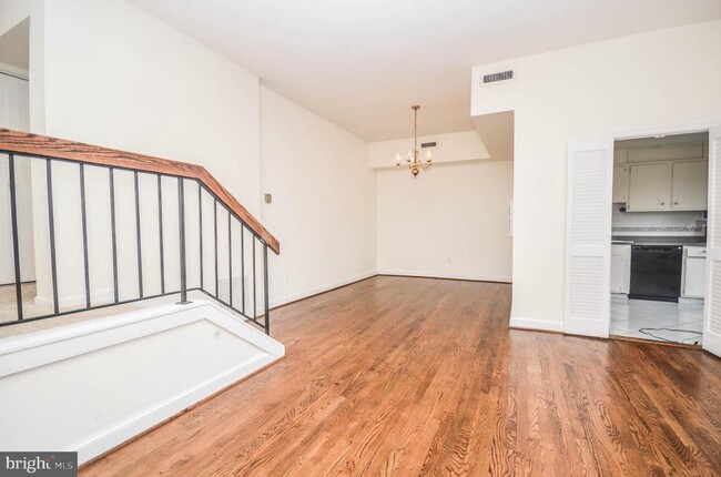 Building Photo - 122 Roberts Ln