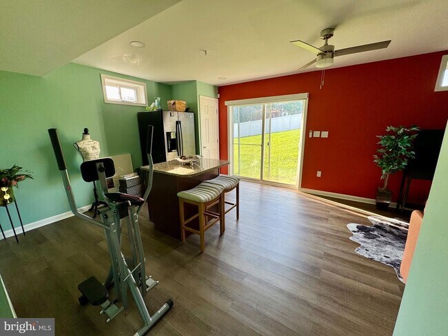 Building Photo - 220 Fountain Ln