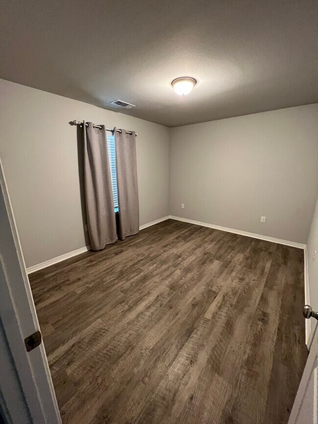 Building Photo - 9945 Kahana St