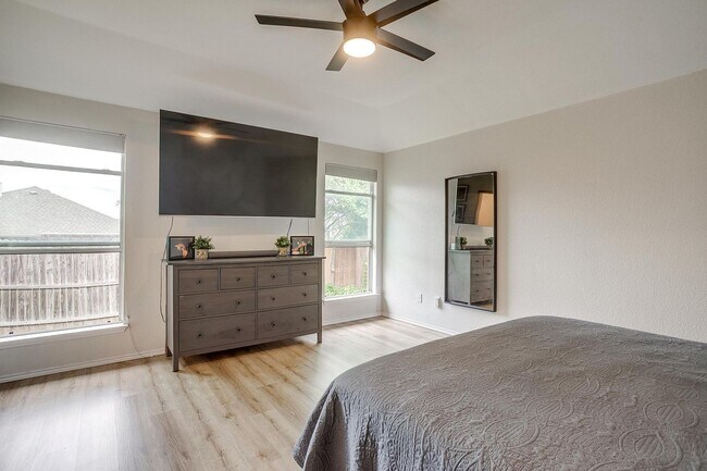 Building Photo - Amazing 3 Bed, 2 Bath Awaiting New Tenants- Burleson ISD- 76028
