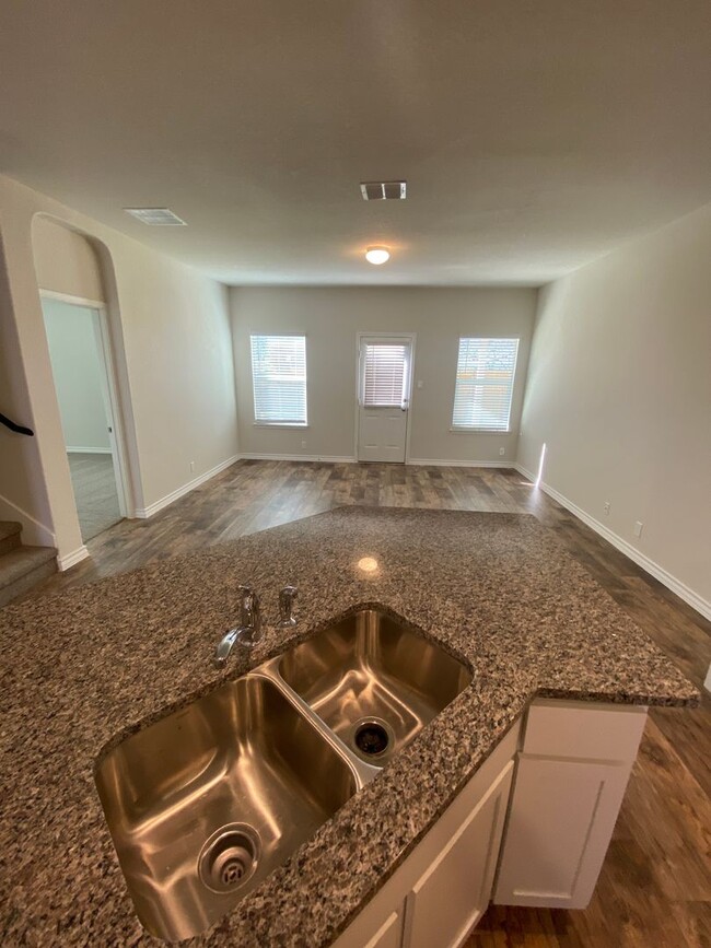 Building Photo - $300 OFF 1ST MONTH RENT IF YOU MOVE IN WIT...