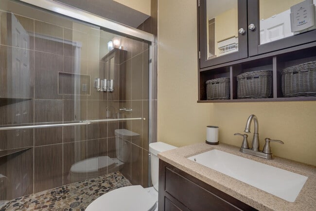 Building Photo - 7809 Claremont Dr