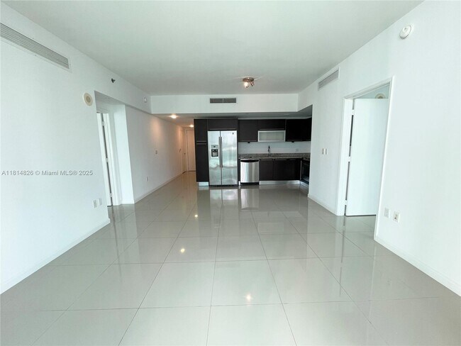 Building Photo - 950 Brickell Bay Dr