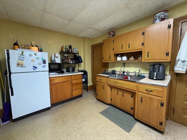 Kitchen - 223 W Clinton St