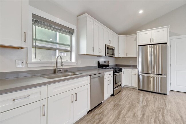 Building Photo - 683 Harbour Way