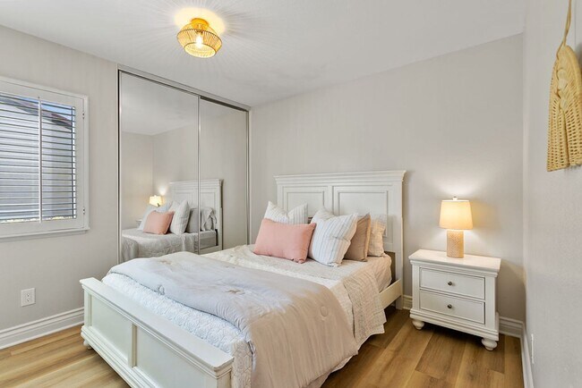 Building Photo - Beautiful Furnished Home in Seaside Villas Near Doheny Beach!