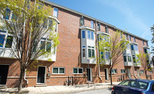 Building Photo - 317 Montrose St