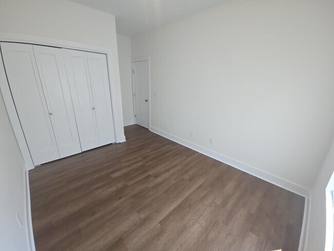 Building Photo - 2143/45 S Thatcher Cir