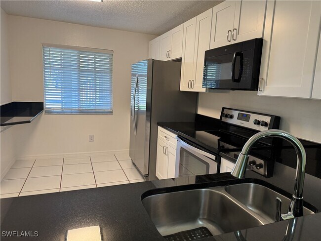 Building Photo - 7779 Jewel Ln