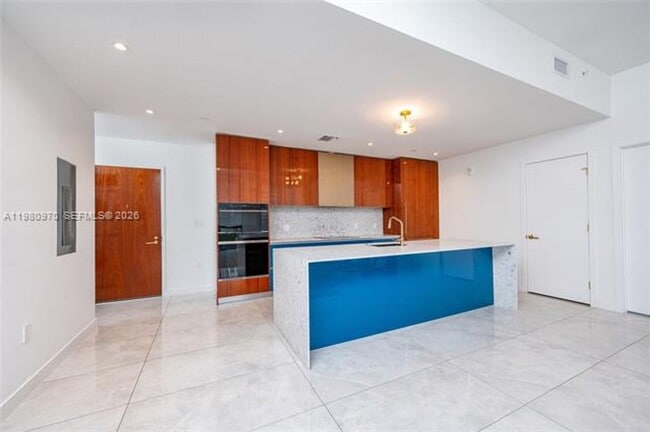 Building Photo - 2678 Tigertail Ave