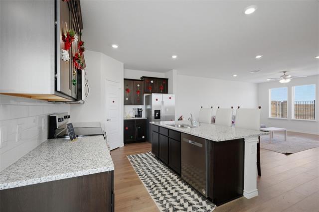 Building Photo - 732 Thorn Crk Dr