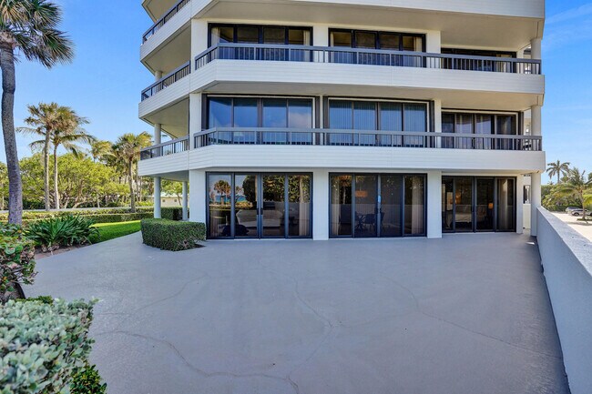 Building Photo - 120 S Ocean Blvd