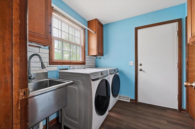 Building Photo - 7932 Harrow Ct