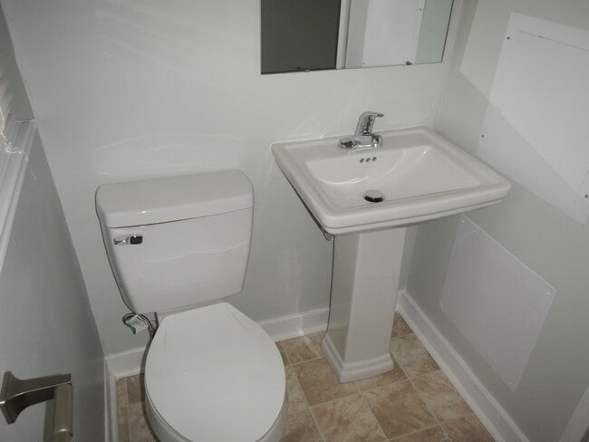 Building Photo - 1028 Proctor St