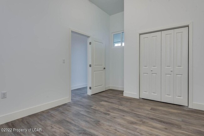 Building Photo - 19 N River St