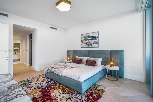 Building Photo - 700 NE 26th Terrace