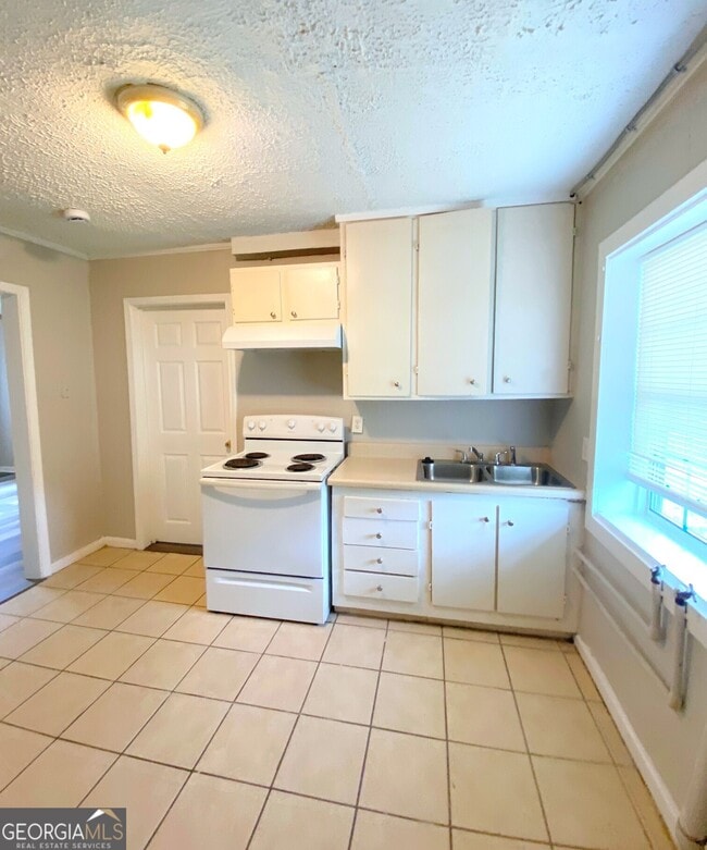 Building Photo - 6501 Elsie St