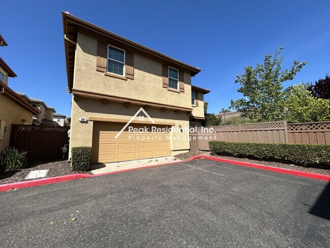 Building Photo - Beautiful 4bd/2.5ba Folsom Home with 2 Car Garage!