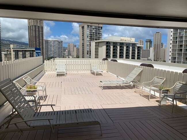 Building Photo - Fully Furnished. Updated. Waikiki (No parking)
