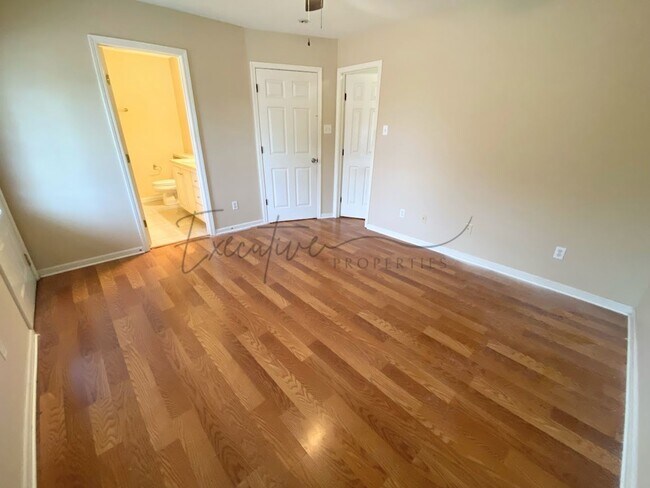 Building Photo - 2-Bed, 2.5-Bath Townhouse – Walk to McNeese State University!