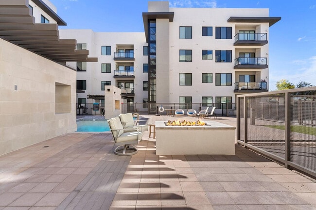 Building Photo - 7300 E Earll Dr