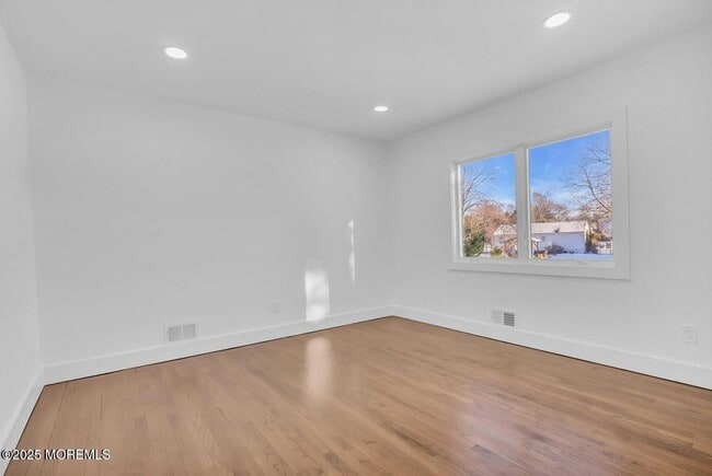 Building Photo - 1 Robin Dr