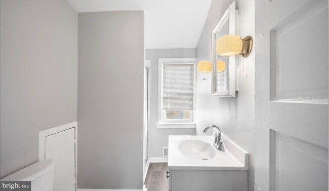 Building Photo - 124 Stiles Ave