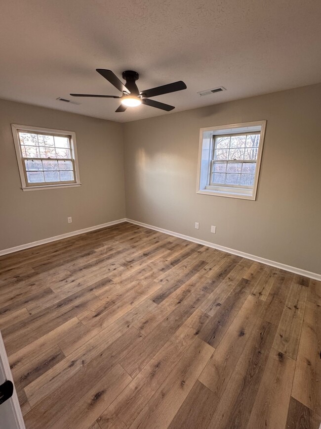 Building Photo - 179 Holmes Cir