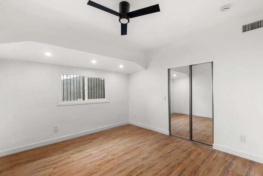 Building Photo - 1301 N Poinsettia Pl