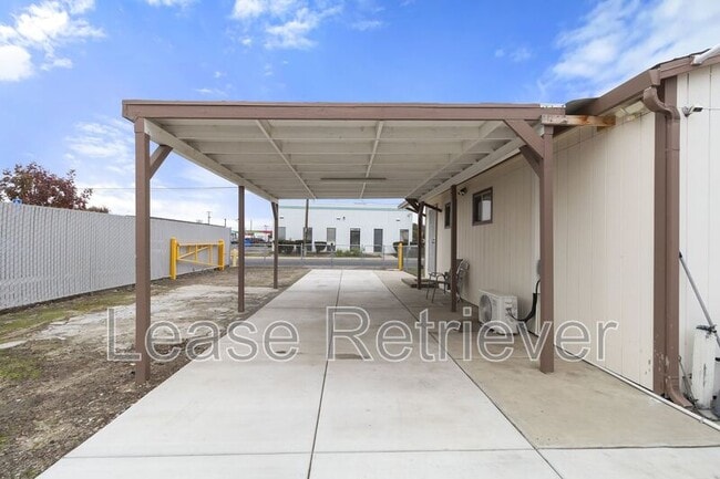 Building Photo - 135 Pacific Rd