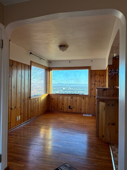Building Photo - 501 Grandview Ave