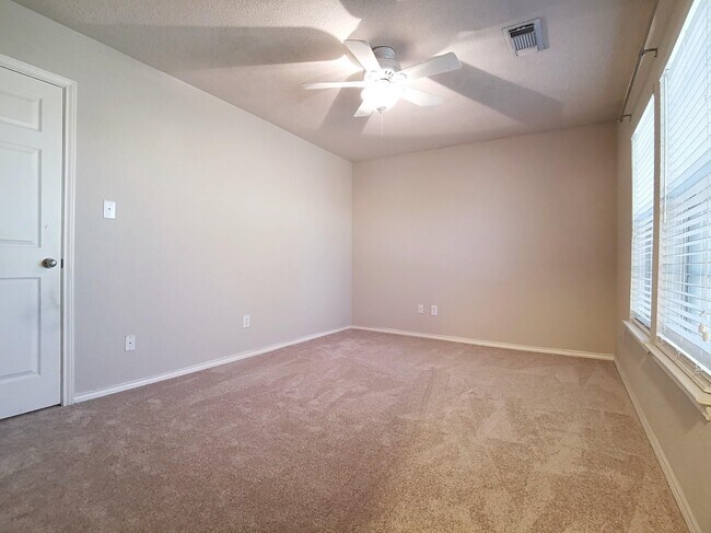 Building Photo - 3527 Hera Dr