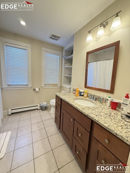 Building Photo - 91 Surrey St